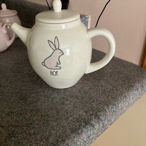 Rae Dunn Hop Tea Pot